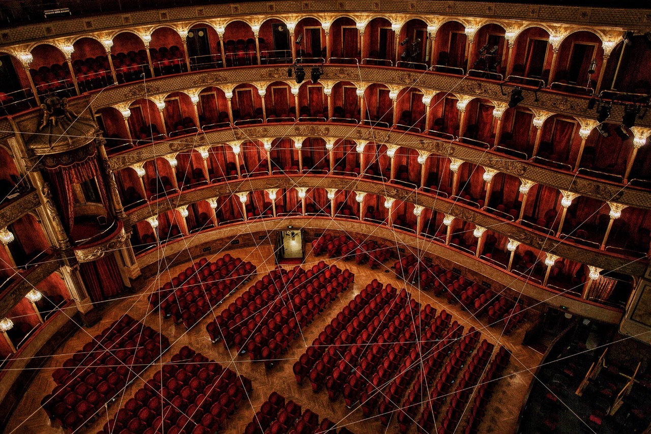 Damiano Mongelli - Il teatro sospeso